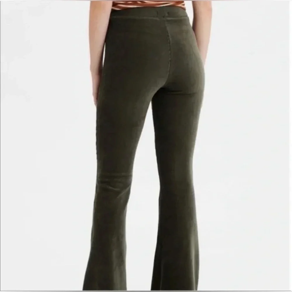 American eagle
Ahh-Mazingly soft
Flare leggings
Olive green
Size lg - Picture 2 of 6